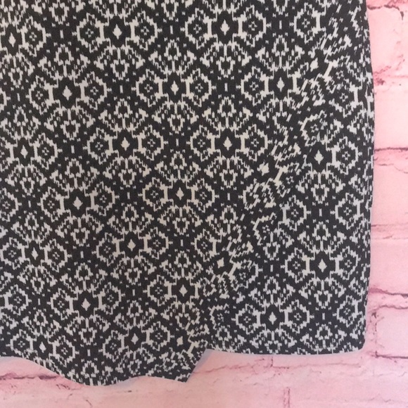 PINK ROSE Patterned Dress - Picture 6 of 7